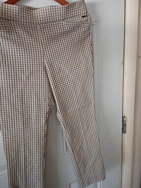 Classic Womans Beige Checked Dress Pants. Front Pockets.